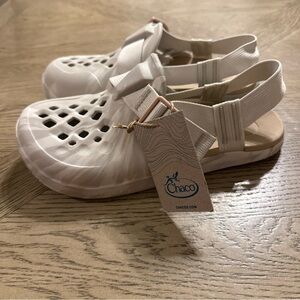 Chaco Chillos Clogs Gray/White/woman’s Sz 8 Closed Toe Sandals Adjustable Strap